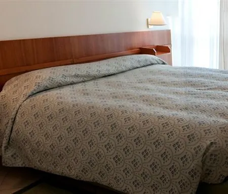 Boston Hotell 3*