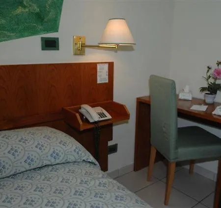 Boston Hotell 3*